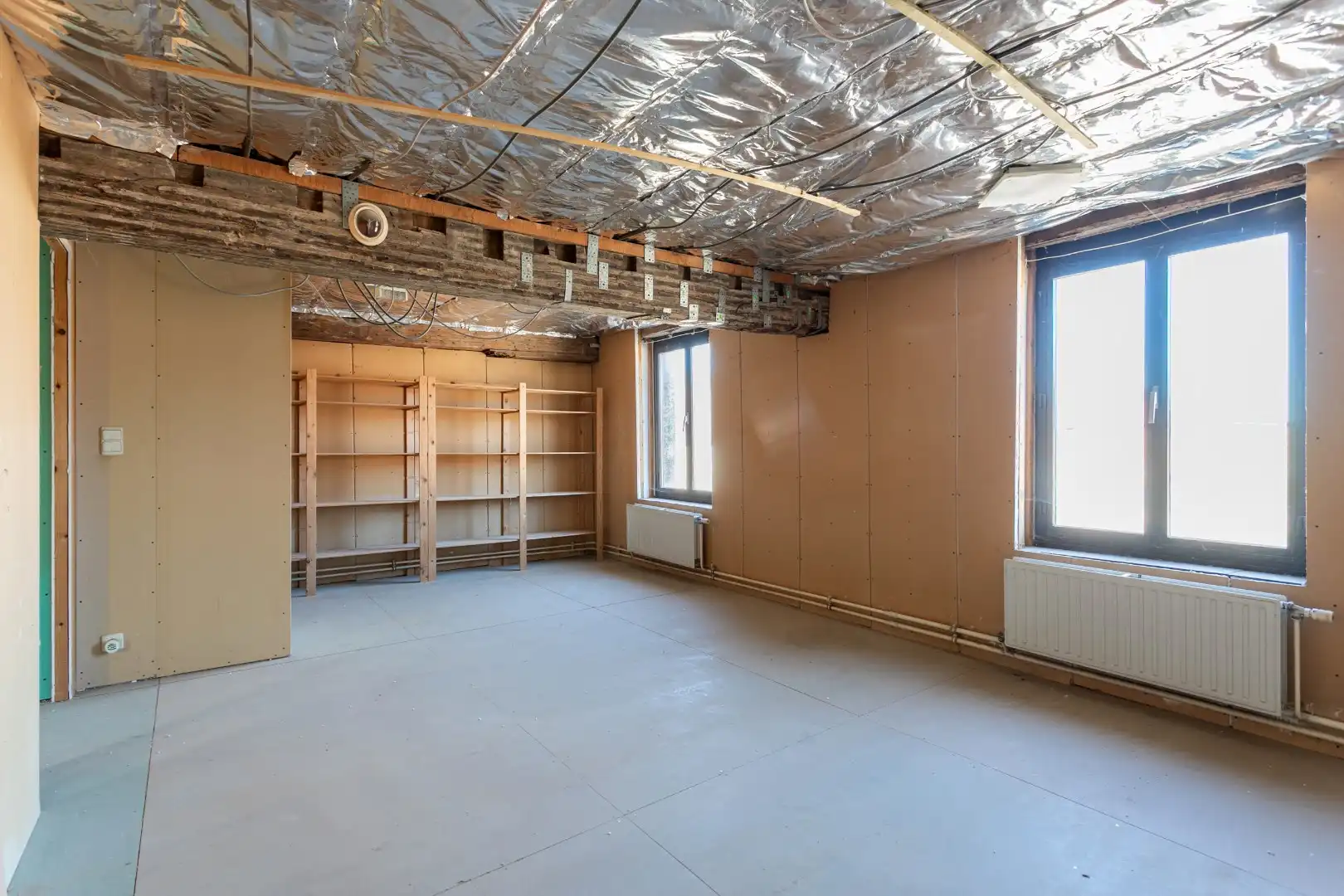 Te renoveren eigendom (317 m²) met veel potentieel, ruime tuin (6a 42ca) en dubbele achterliggende carport met toegang tot de achterliggende straat in Kester foto 19