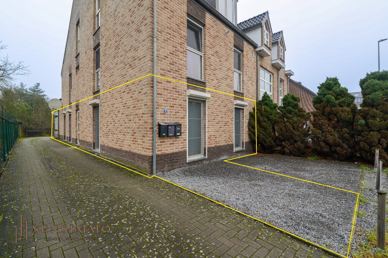 Gelijkvloers appartement met 3 slaapkamers, parking en privé tuin foto 2