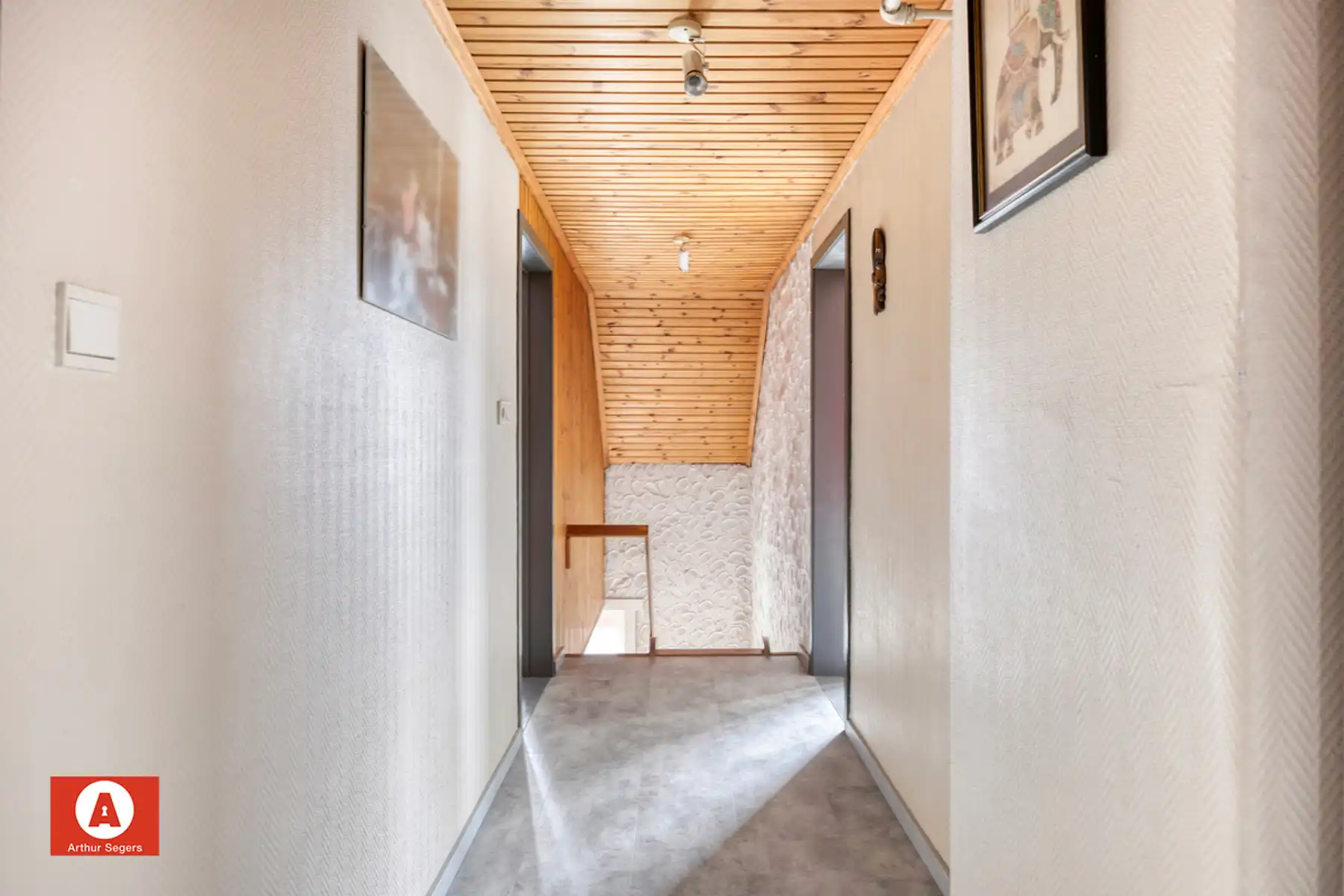 Gezinswoning met 2 tot 3 privatieve auto-parkeerplaatsen. foto 18