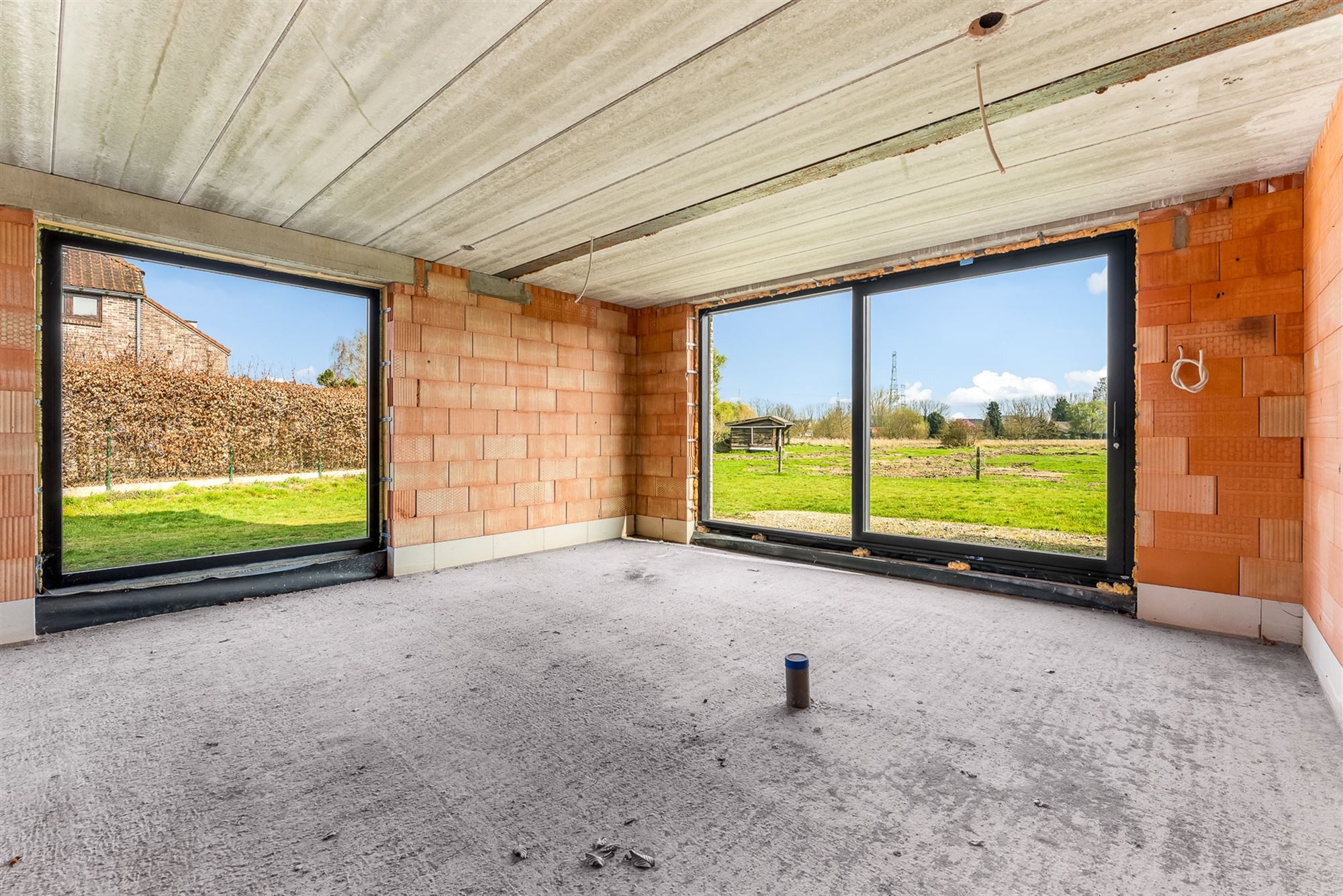 KNAPPE NIEUWBOUWWONING OP ZEER GOEDE LOCATIE TE HASSELT MET ZICHT OP DE ACHTERLIGGENDE WEIDES foto 3