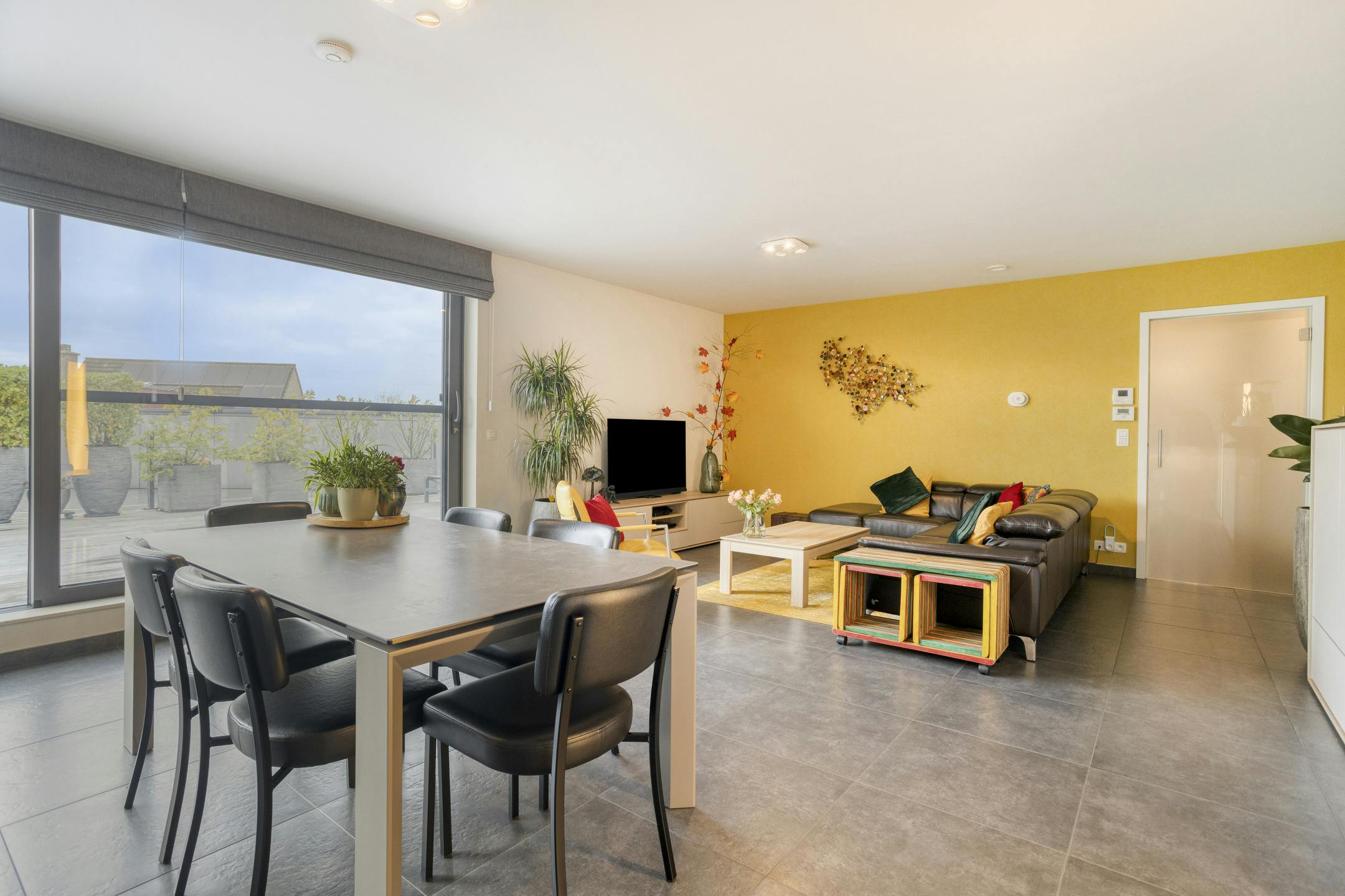 Appartement met 3 slaapkamers, garage en autostaanplaats te koop in Waarschoot foto 5