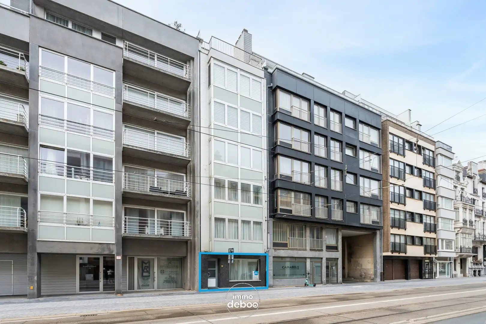 Gelijkvloers appartement met ruime koer vlakbij zee foto {{pictureIndex}}