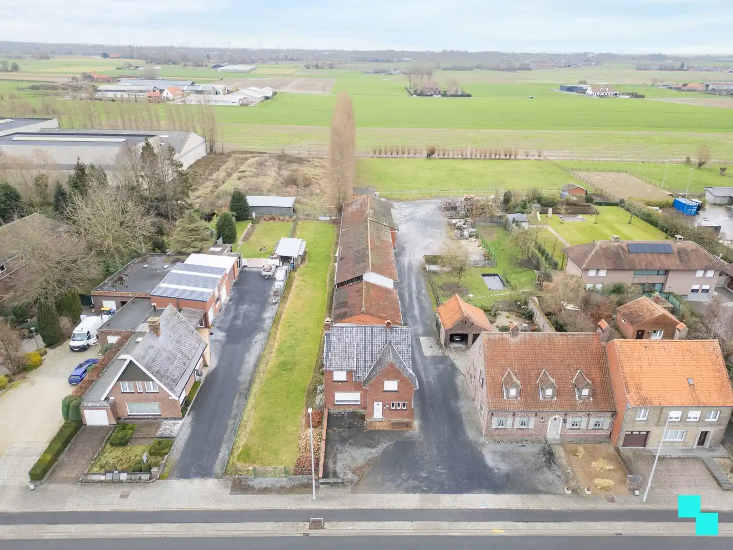 (Bedrijfs)woning met mogelijkheid tot ambachtelijke bedrijvigheid en nijverheid op de grens Izegem / Sint-Eloois-Winkel foto 5