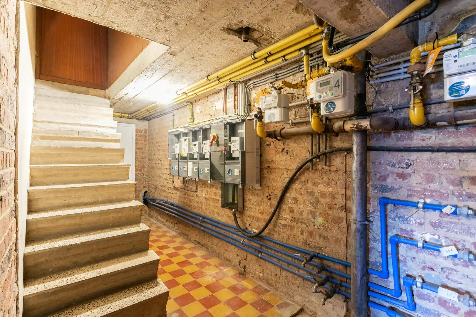 opbrengsteigendom: commercieel glv en 3 appt foto 28