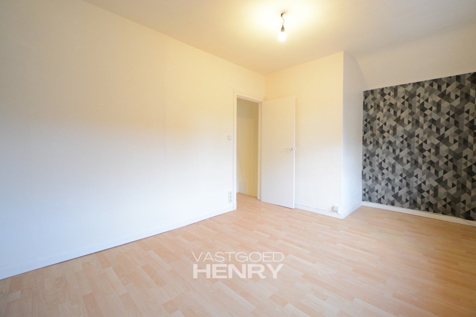 Te huur: Instapklare woning met ruime garage foto 16