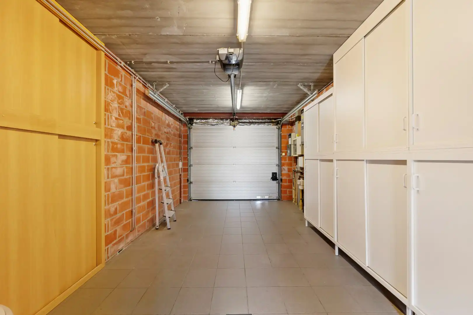 Verzorgde woning met 4 slaapkamers, garage met oprit en tuin in Poperinge foto 19