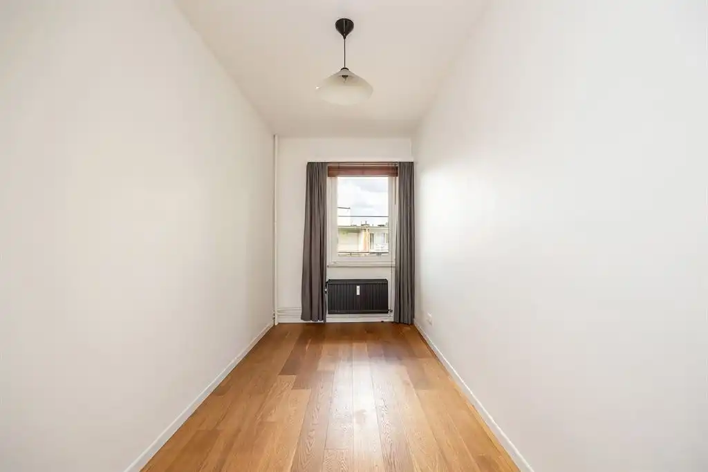 Instapklaar tweeslaapkamerappartement met garage foto 9
