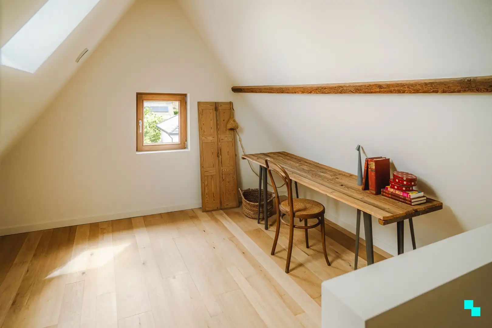 Totaal gerenoveerde woning met vier kamers in het hart van Merelbeke foto 31