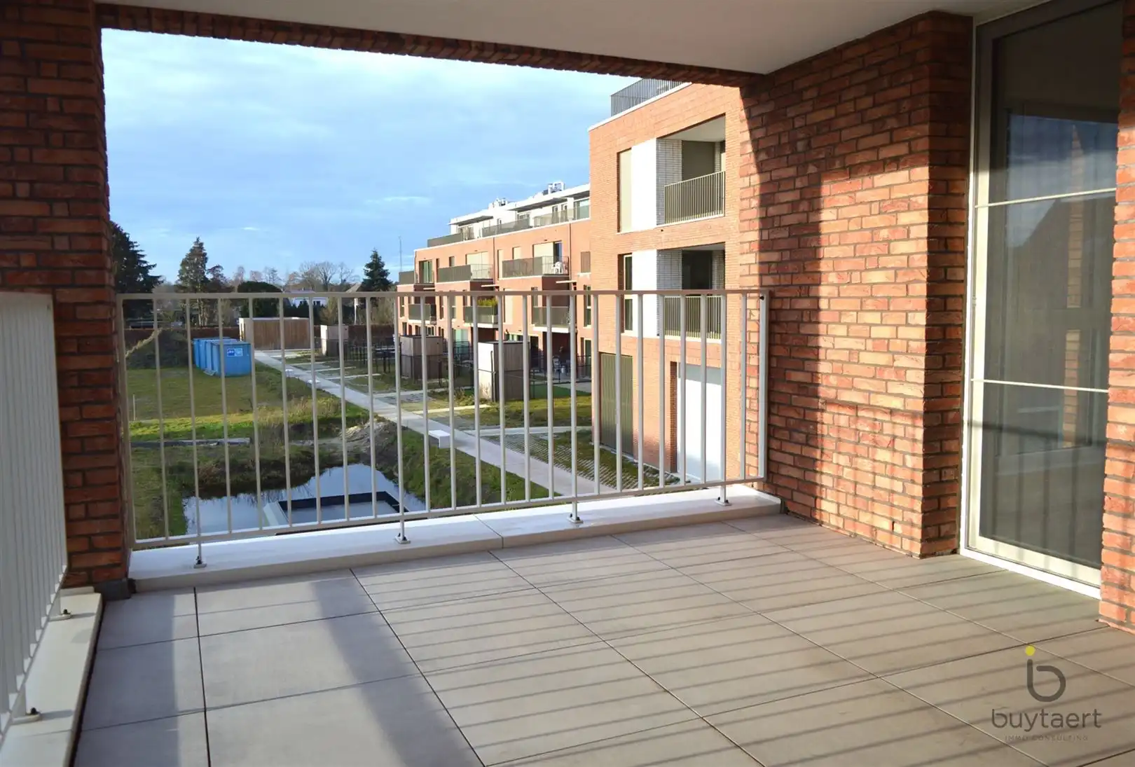 Nieuwbouw appartement met ruim terras en parking te Zoersel. foto 15