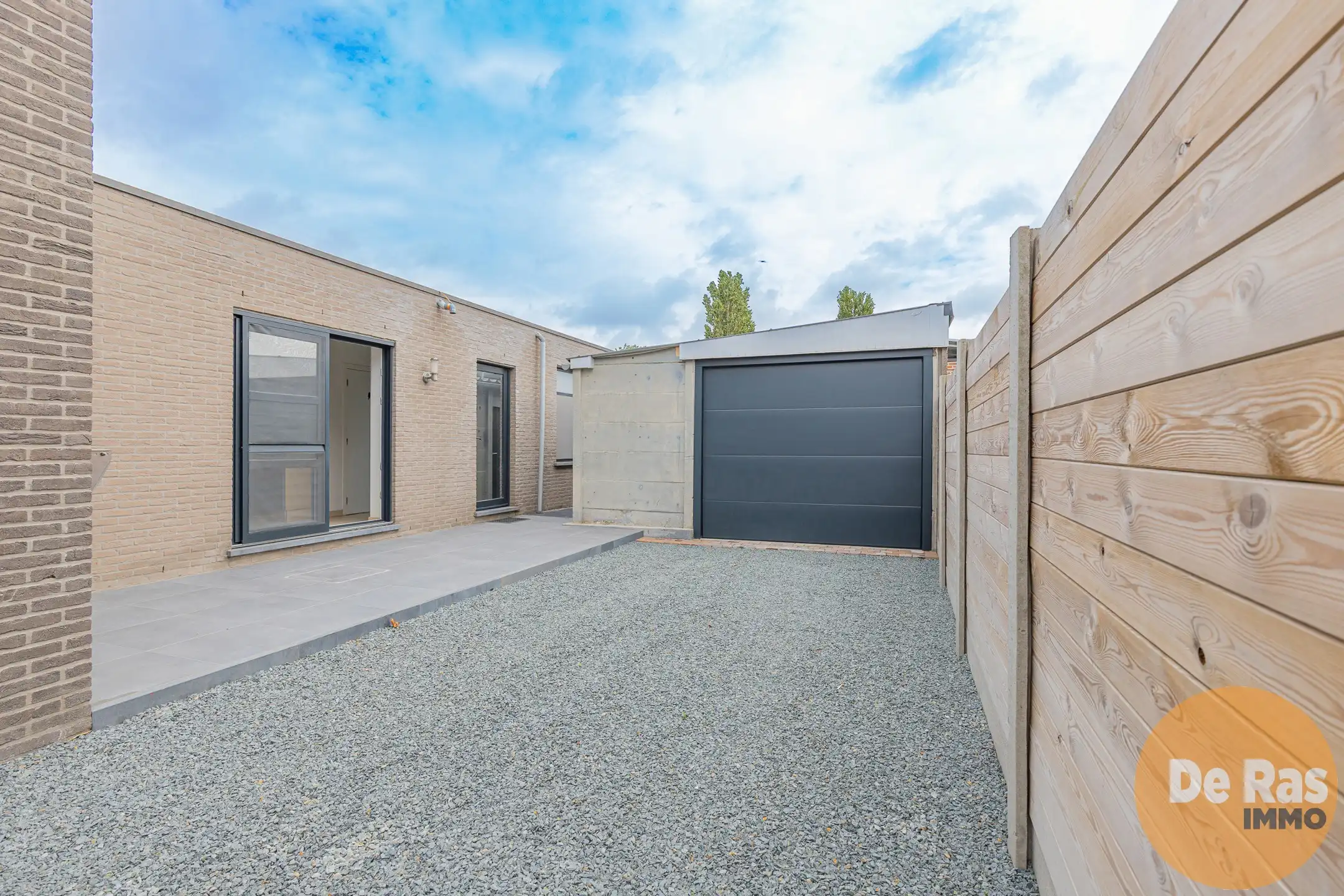 BAVEGEM - Gezinswoning met grote garage/werkplaats foto 2