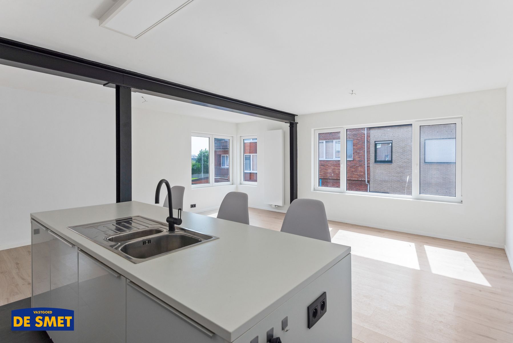 Volledig vernieuwd appartement met achteraan gelegen garage foto 3