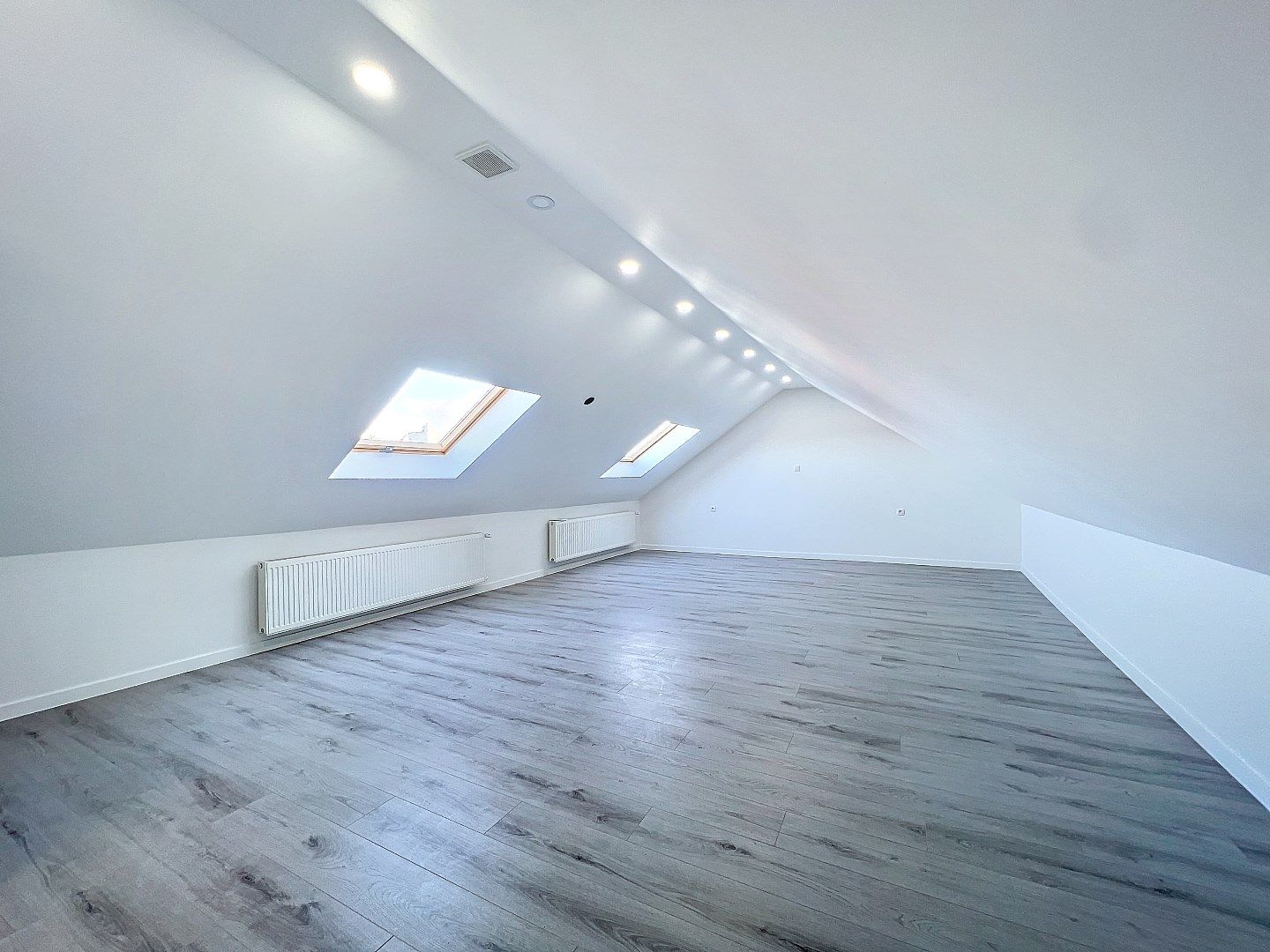 Gerenoveerde duplex appartement te Nieuwpoort stad! foto 10