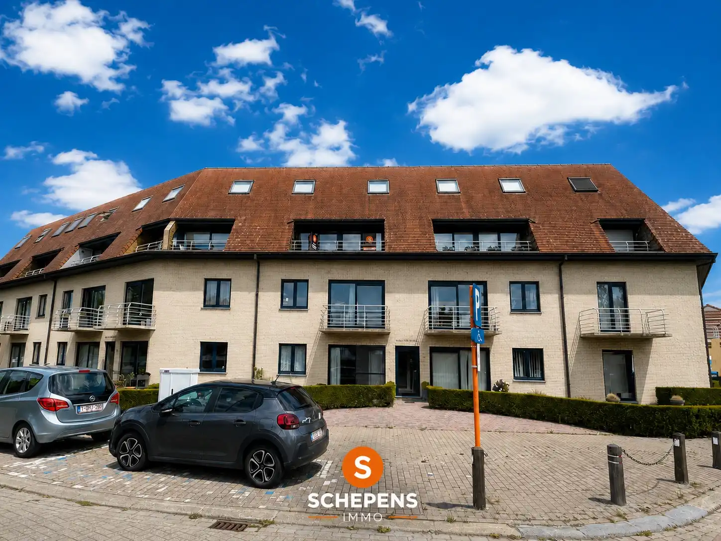 Verzorgd duplexappartement met 3 slaapkamers op wandelafstand van het centrum van De Haan. foto {{pictureIndex}}