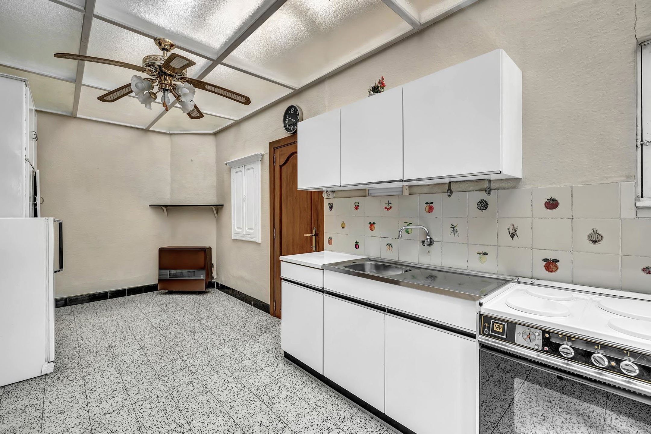 Te renoveren woning met naastliggende grond foto 9