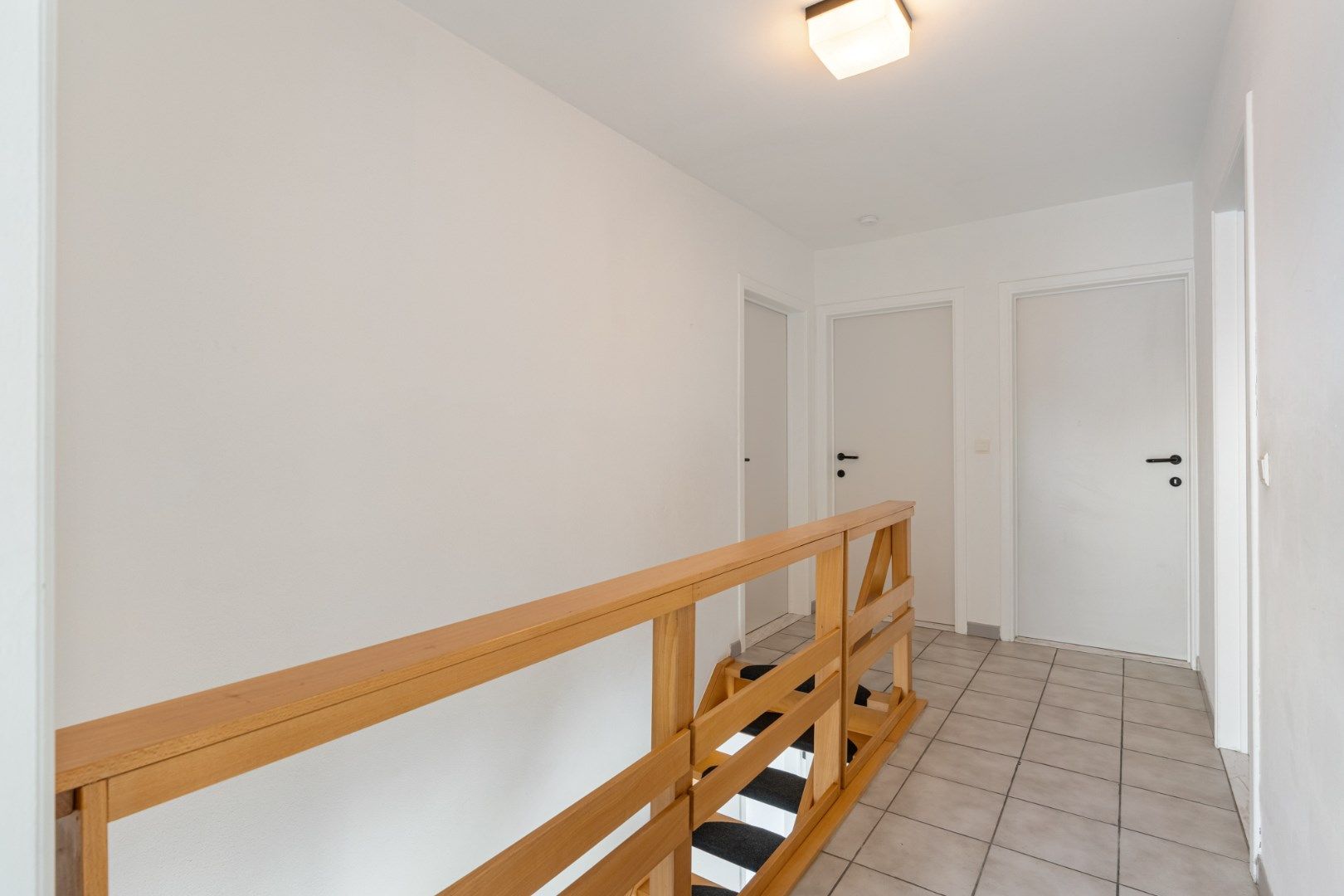 Comfortabel gebouw, onderverdeeld in een gelijkvloers appartement en een woning (210 + 210A), op een perceel van 9a60 met diverse mogelijkheden (kangoeroewoning foto 24