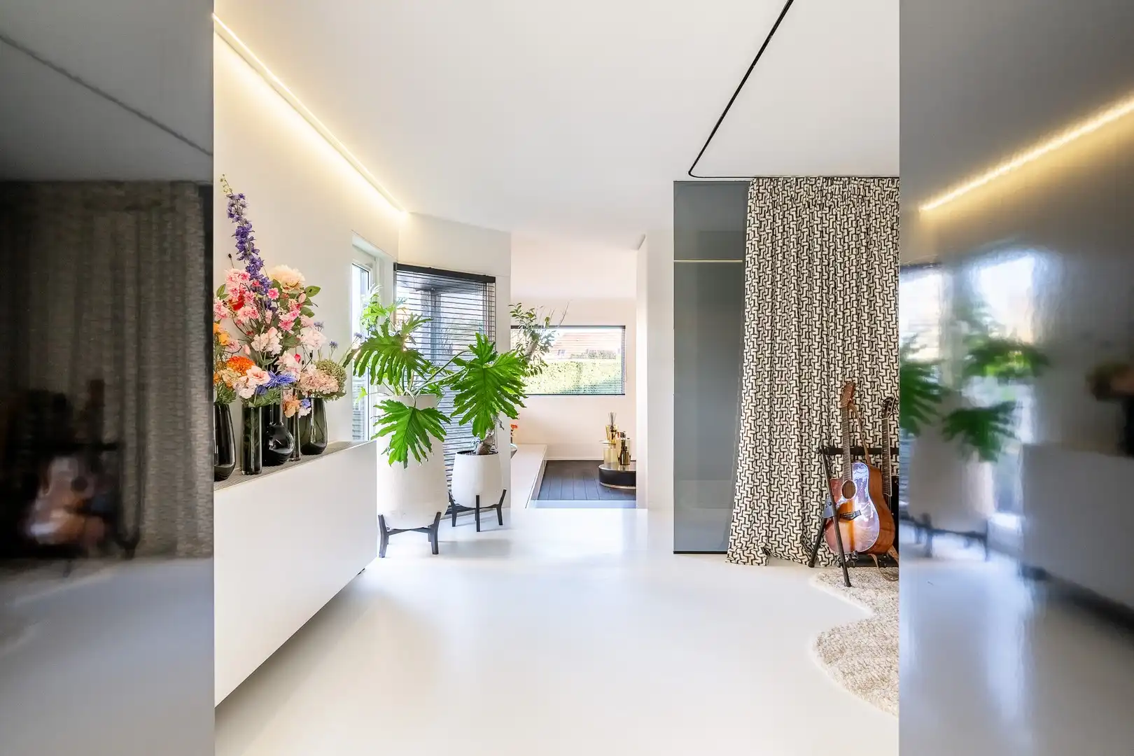 Alleenstaande villa met 4 slaapkamers in een residentiële omgeving. foto 16