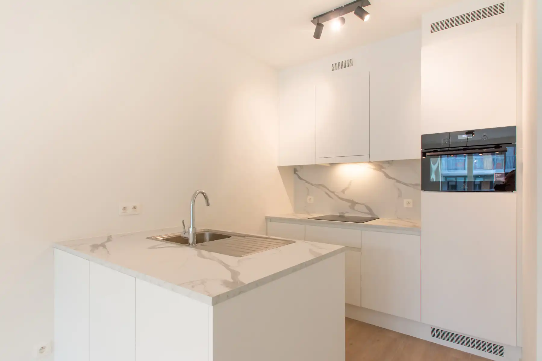 Lichtrijk nieuwbouwappartement met 2 slaapkamers en terras foto 3