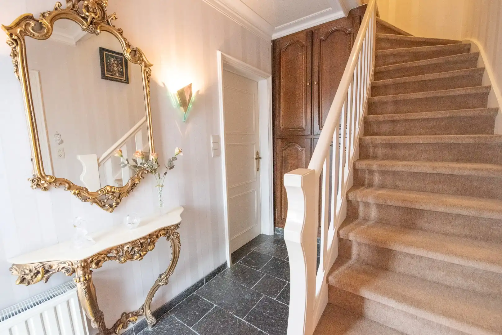 Goed onderhouden, open bebouwing met 3 slaapkamers op 831 m² foto 19