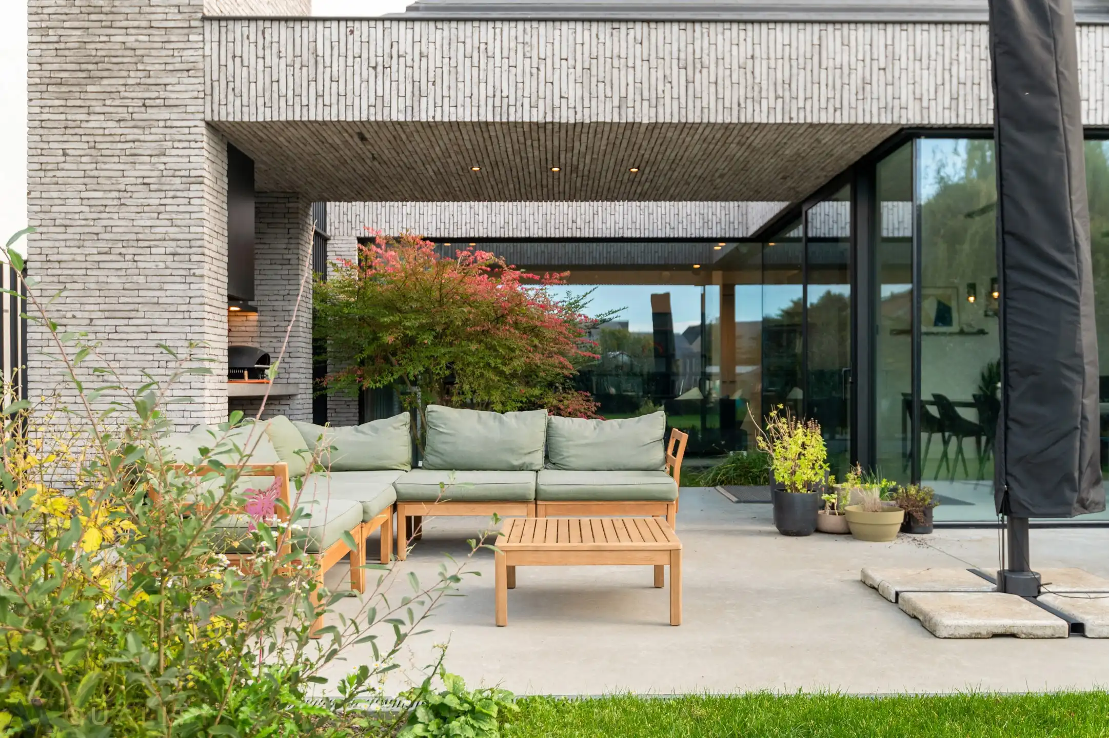Moderne, energiezuinige woning met 5 slpk., 2 badk., bureel, inpandige garage, oprit, terras en tuin foto 13