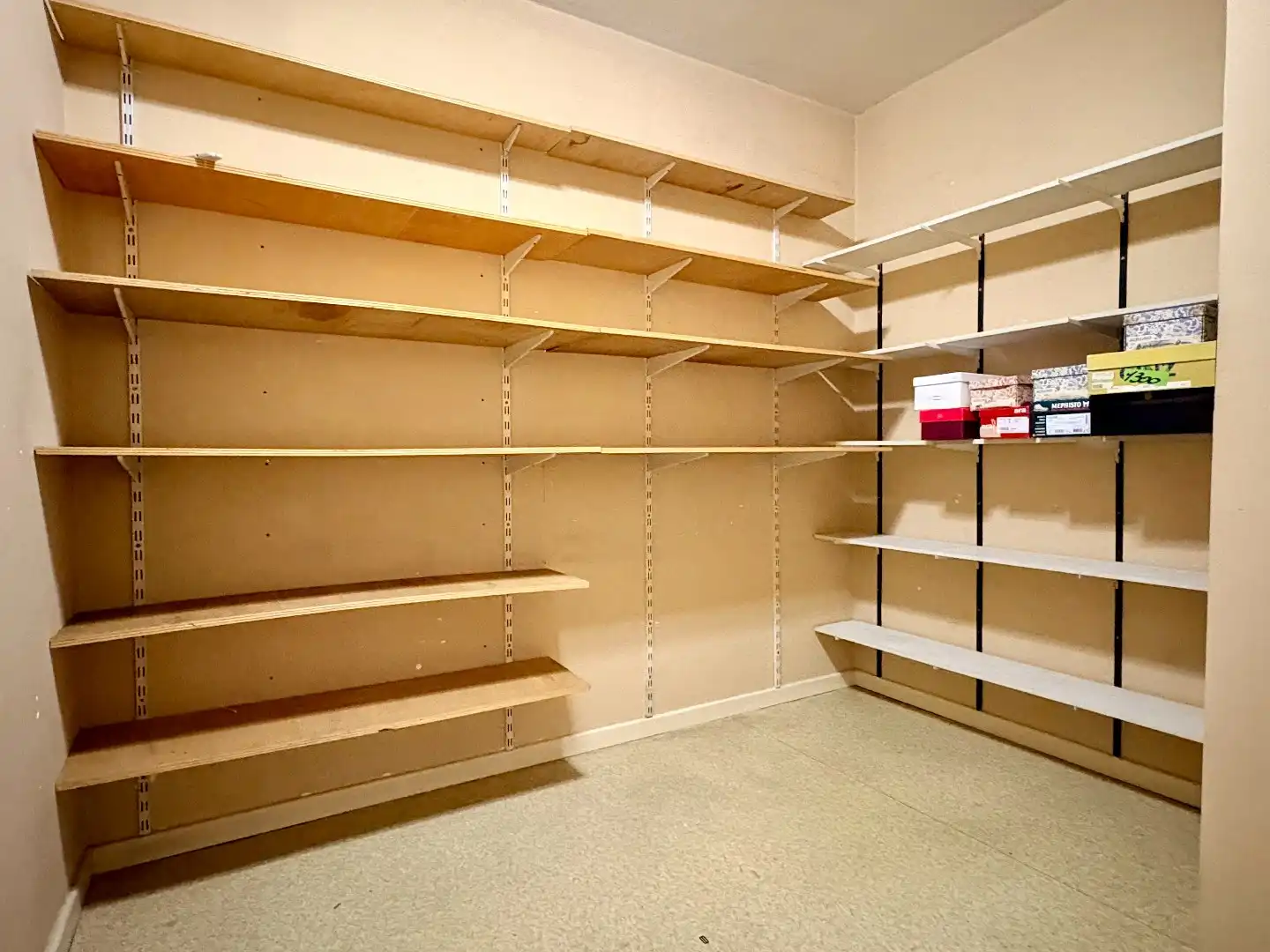 Appartement met 2 slaapkamers en staanplaats op de markt van Harelbeke  foto 17