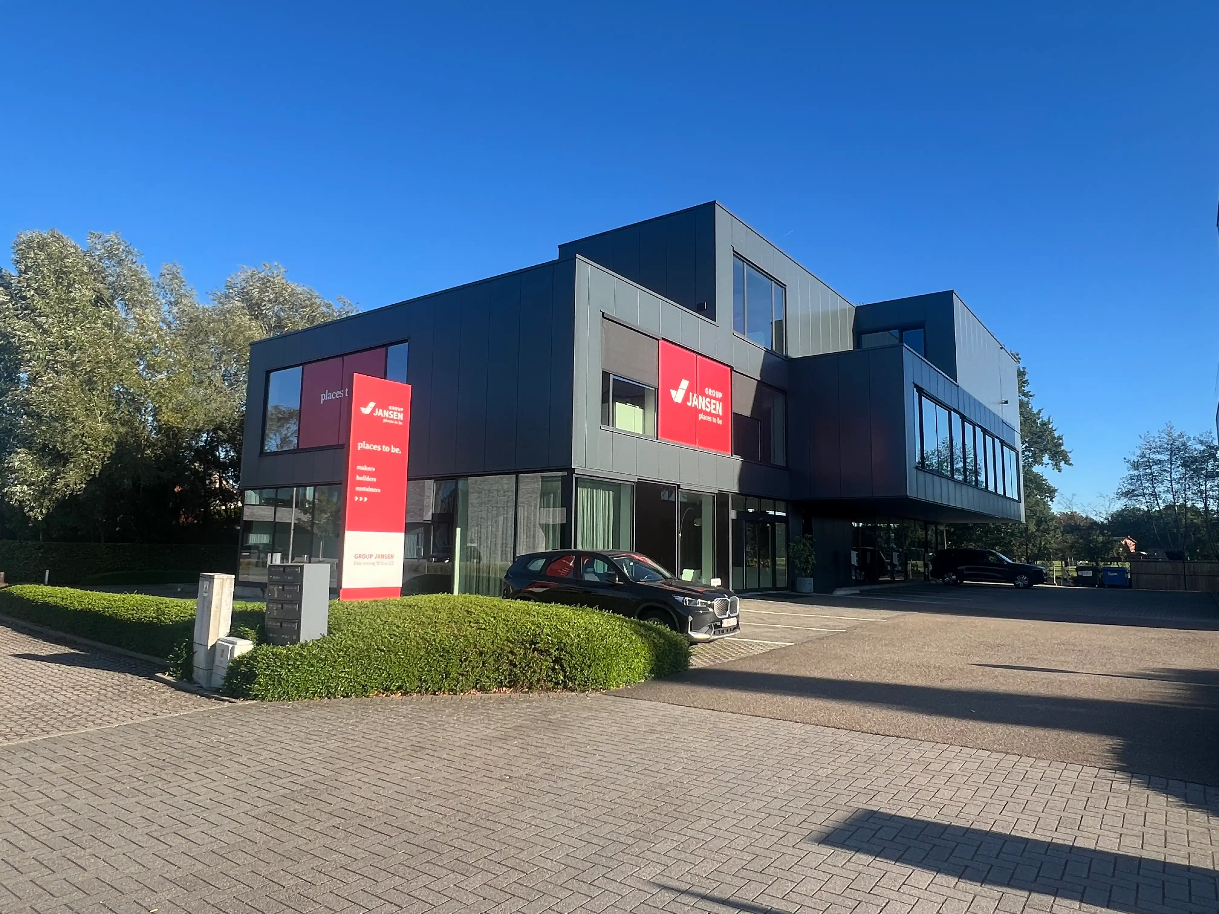 Kantoorgebouw te koop in Zonhoven vlakbij de snelweg foto 2