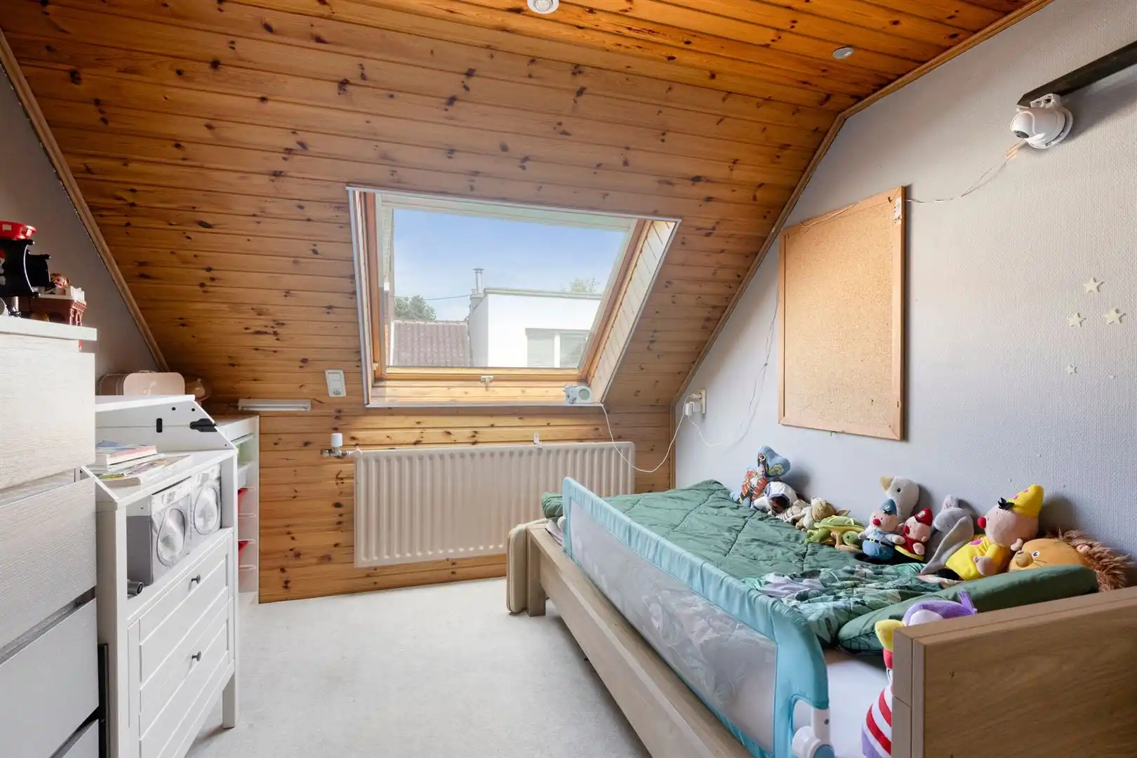 HOB met 3 slaapkamers, veel ruimte en licht, een dieplopende tuin en veel potentieel foto 19