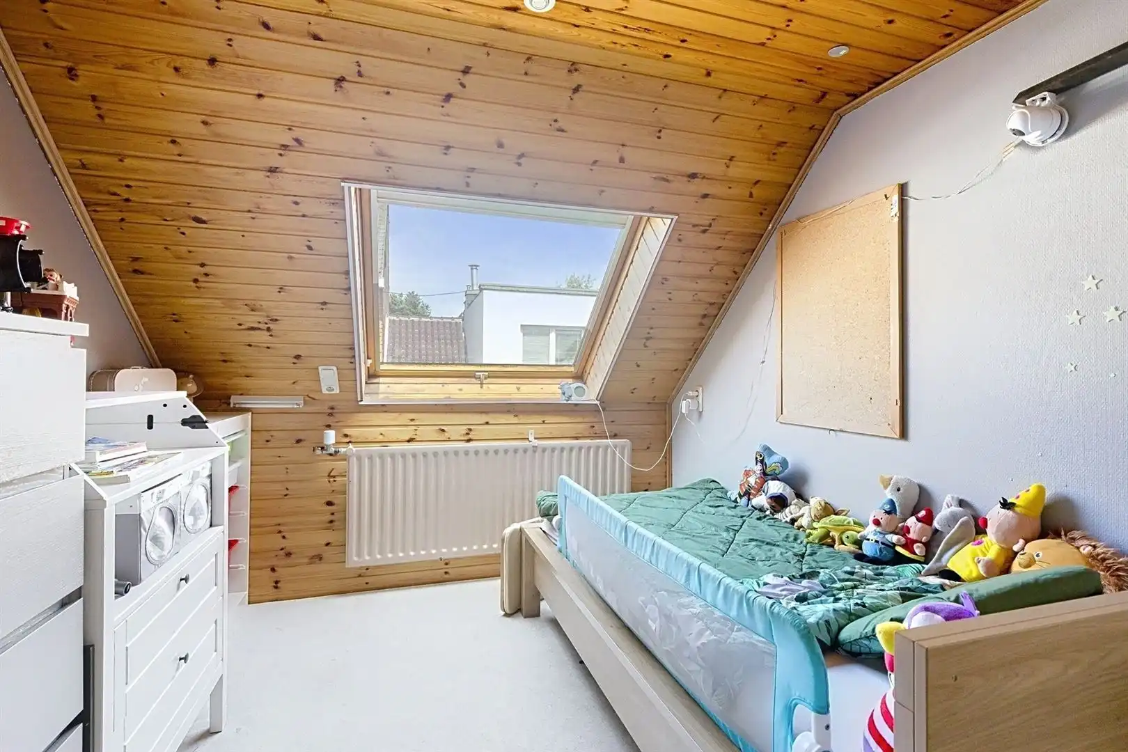 HOB met 3 slaapkamers, veel ruimte en licht, een dieplopende tuin en veel potentieel foto 19