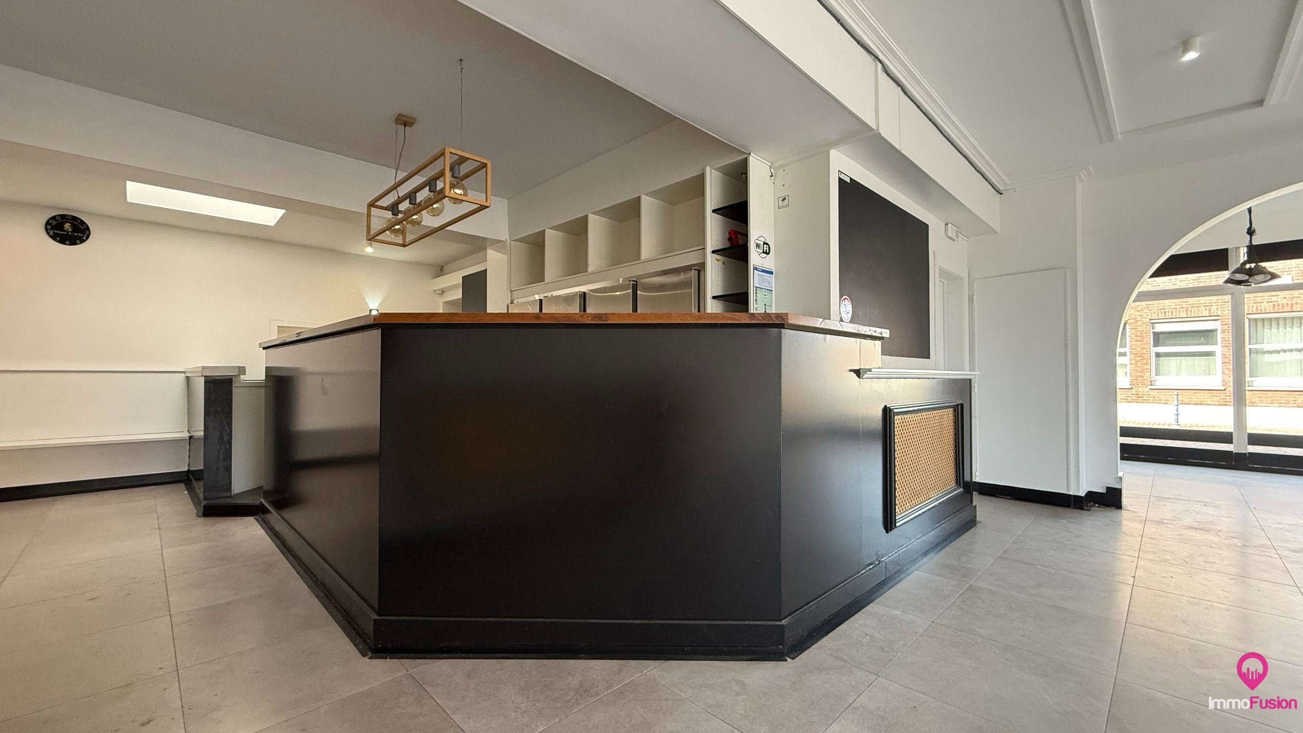 Instapklaar handelspand voor horeca op uitstekende locatie! foto 9