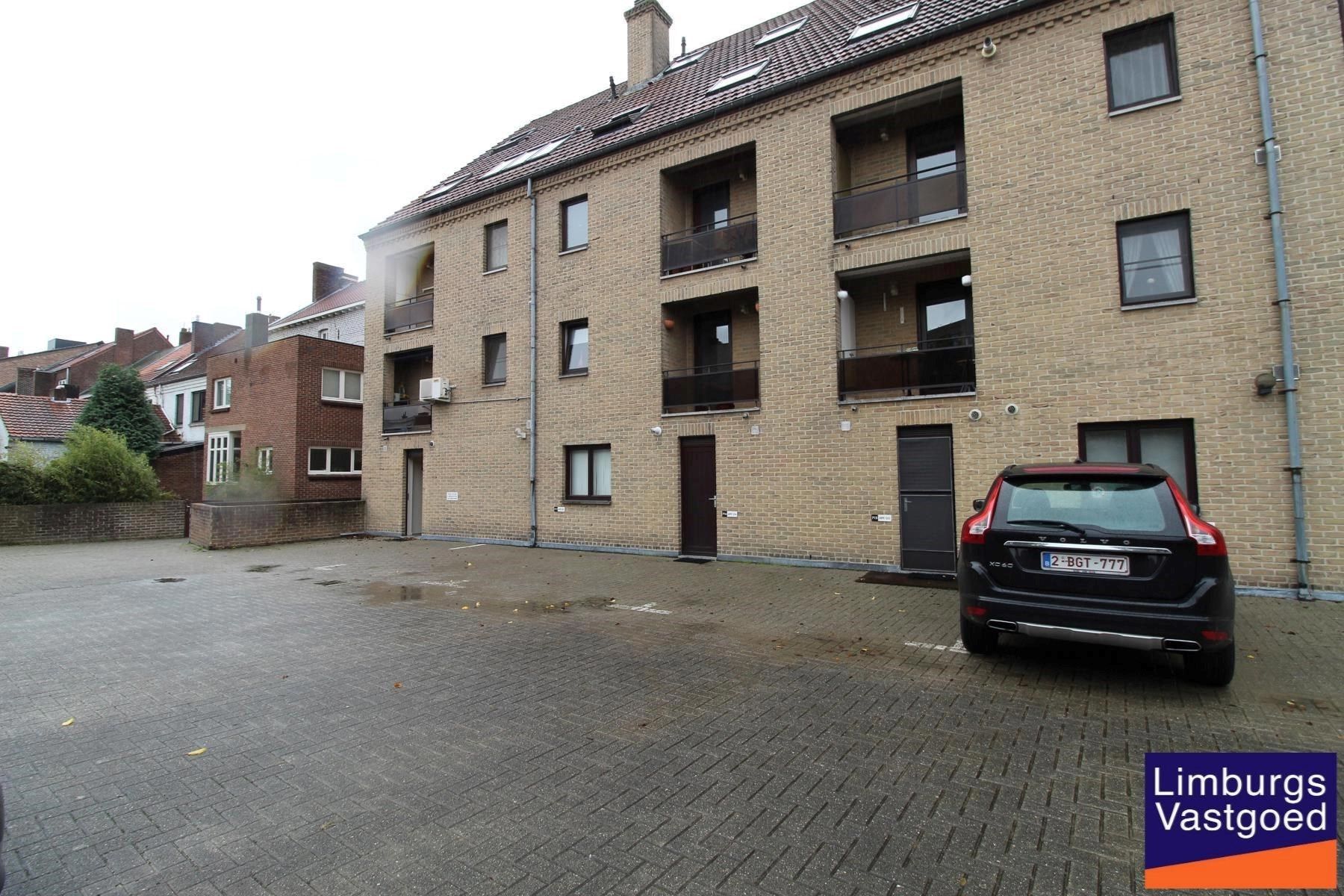 Handels/praktijkruimte, 110m², kelder met drijfkracht, parking foto 10