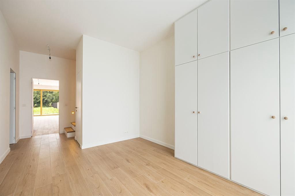 Nieuwbouwwoning met 6 slpk en grote tuin! foto 9