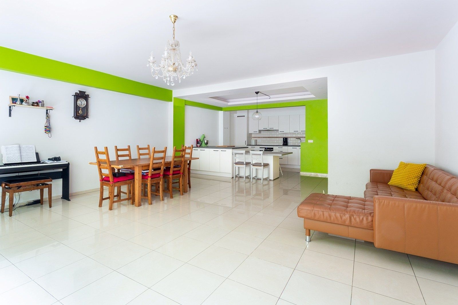 Uiterst ruim vierslaapkamer appartement tussen het Stadspark en de Theaterbuurt!  foto 4