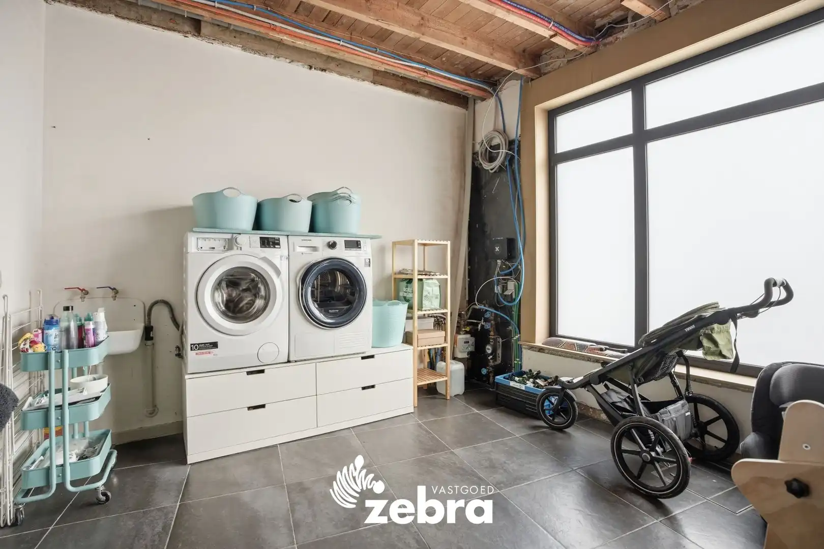 Instapklare, ruime gezinswoning met 4 slaapkamers, tuin en hoogwaardige afwerking in het hart van Alveringem! foto 3