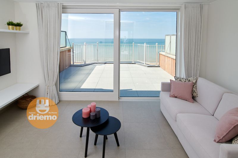 RECENTE DUPLEX PENTHOUSE MET 3/4 SLAAPKAMERS OP DE ZEEDIJK foto {{pictureIndex}}