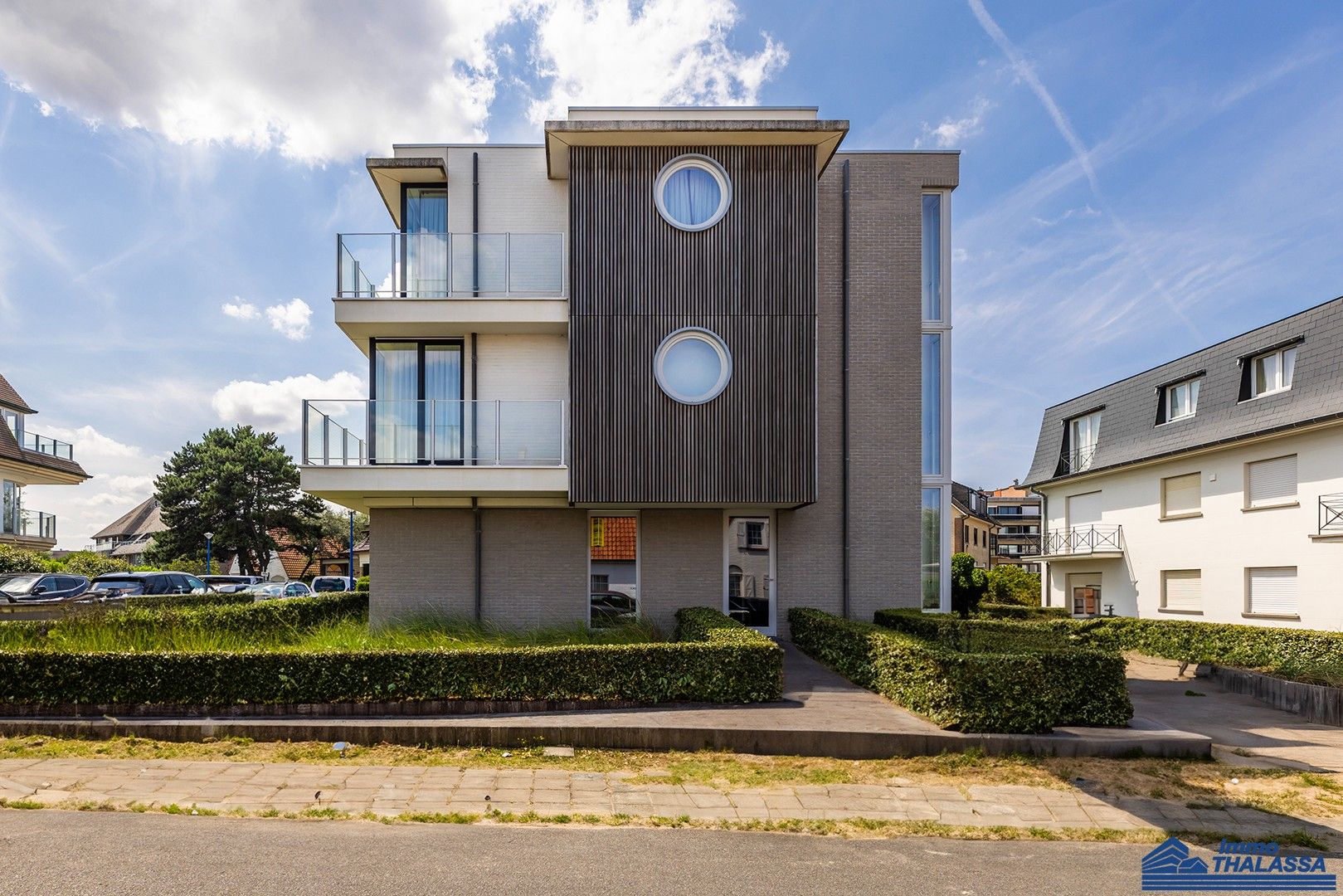 Modern afgewerkt 2-slaapkamerappartement op 200 meter van de zeedijk en het strand. foto 20