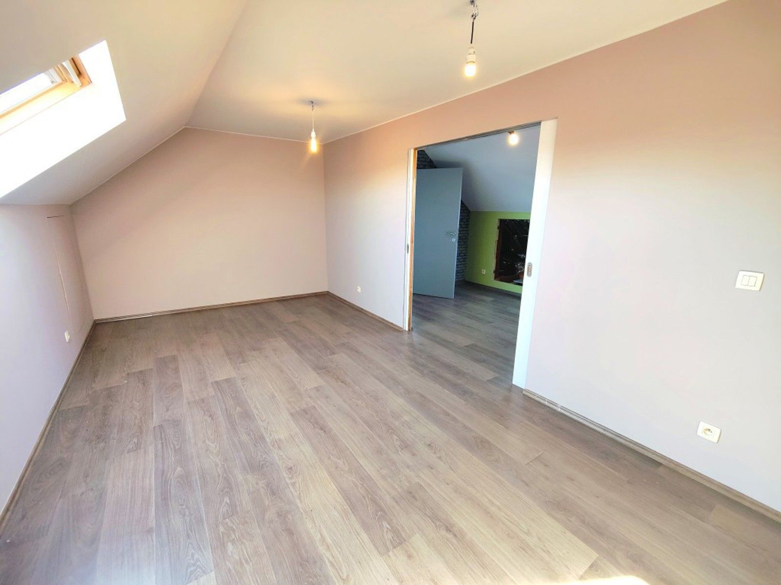 Ruim multifunctioneel pand met tuin foto 28