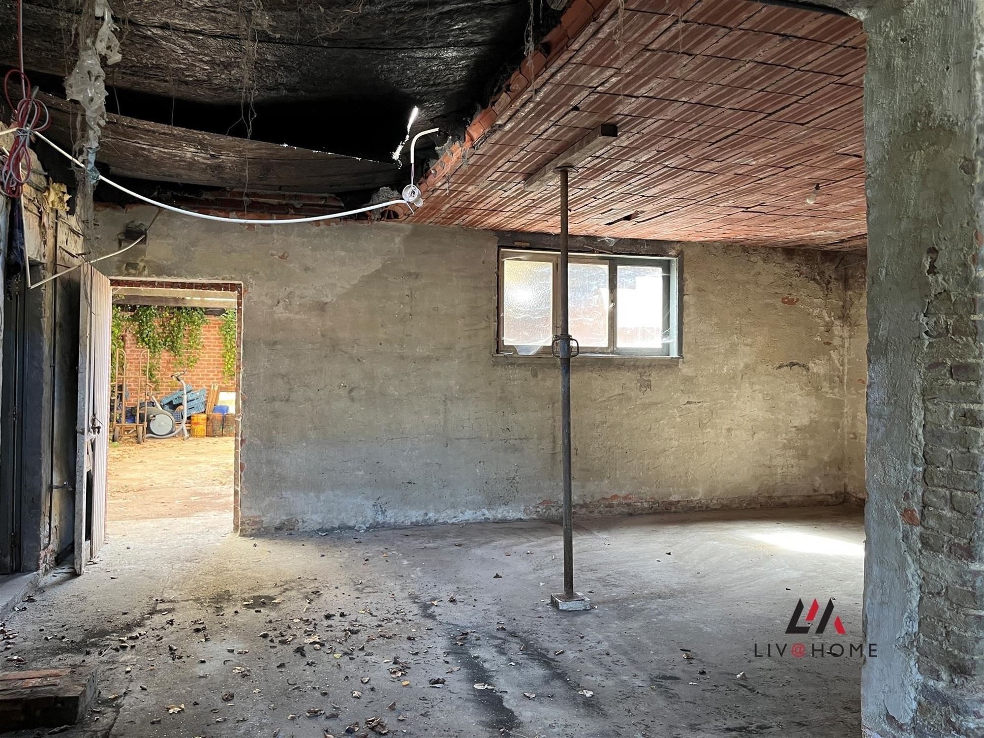 woning met 2,8 ha grond foto 15