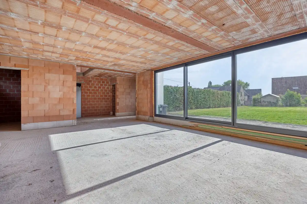 Ruime casco woning foto 2