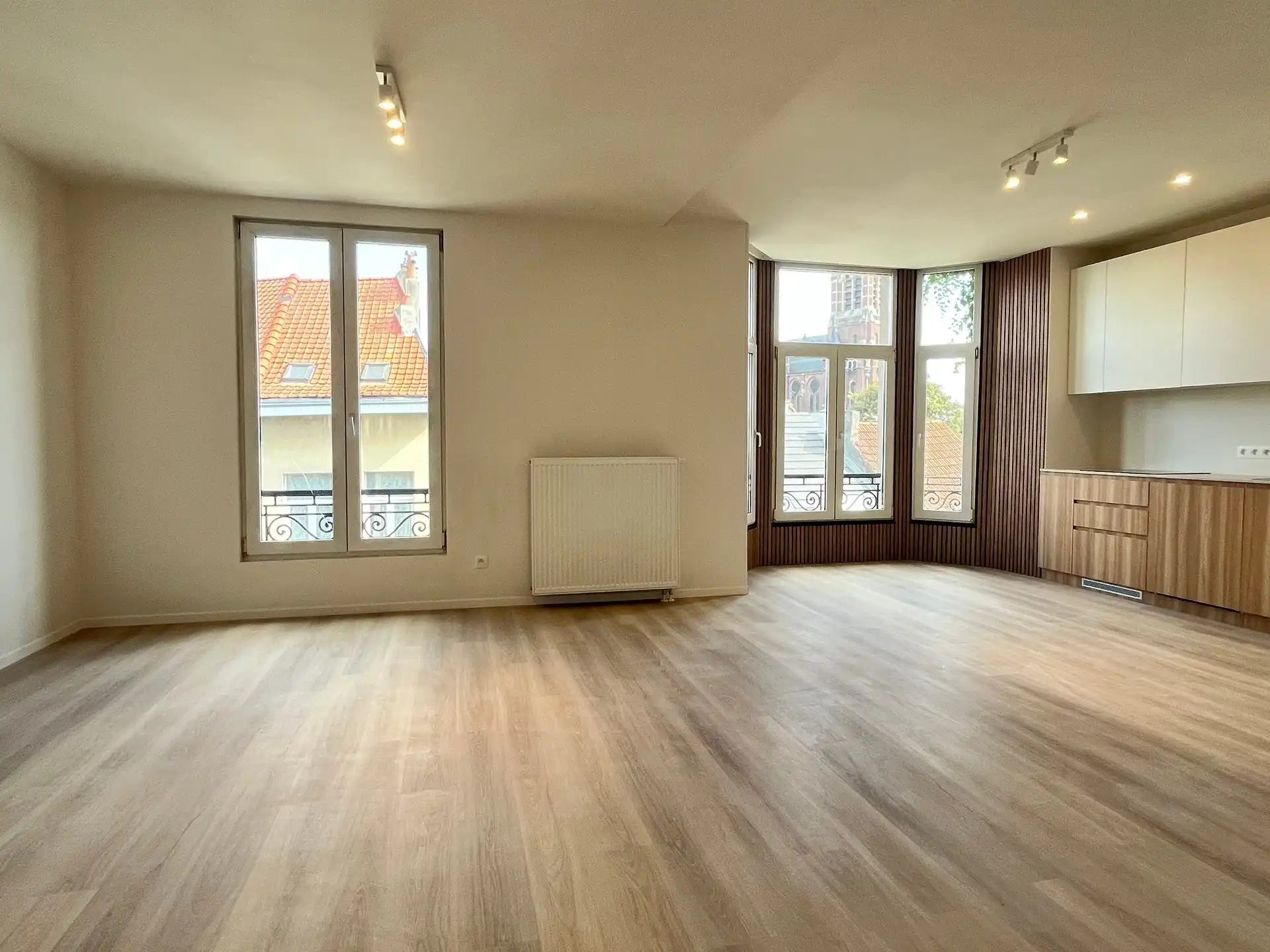 Hoofdfoto van de publicatie: Grondidg gerenoveerd 1 slpk appartement met dressing