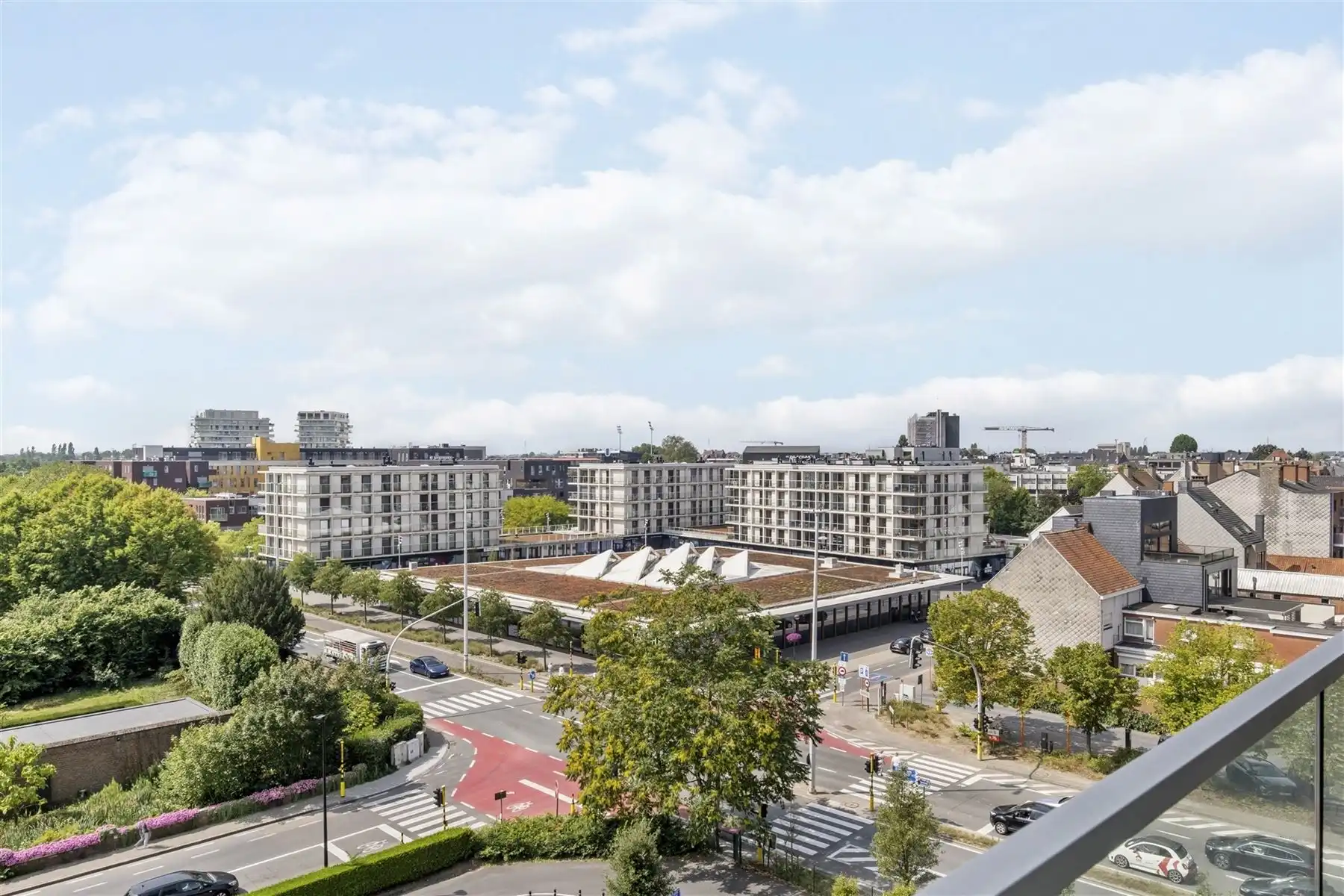 Gerenoveerd ,instapklaar appartement met garage foto 18