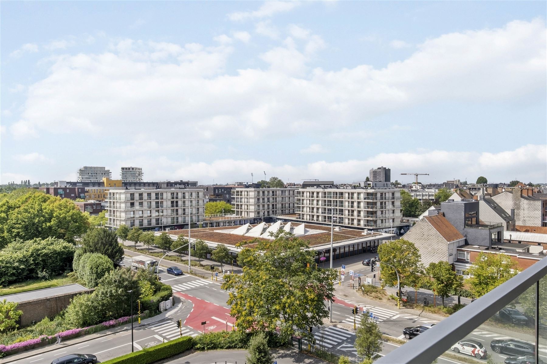 Gerenoveerd ,instapklaar appartement met garage foto 18