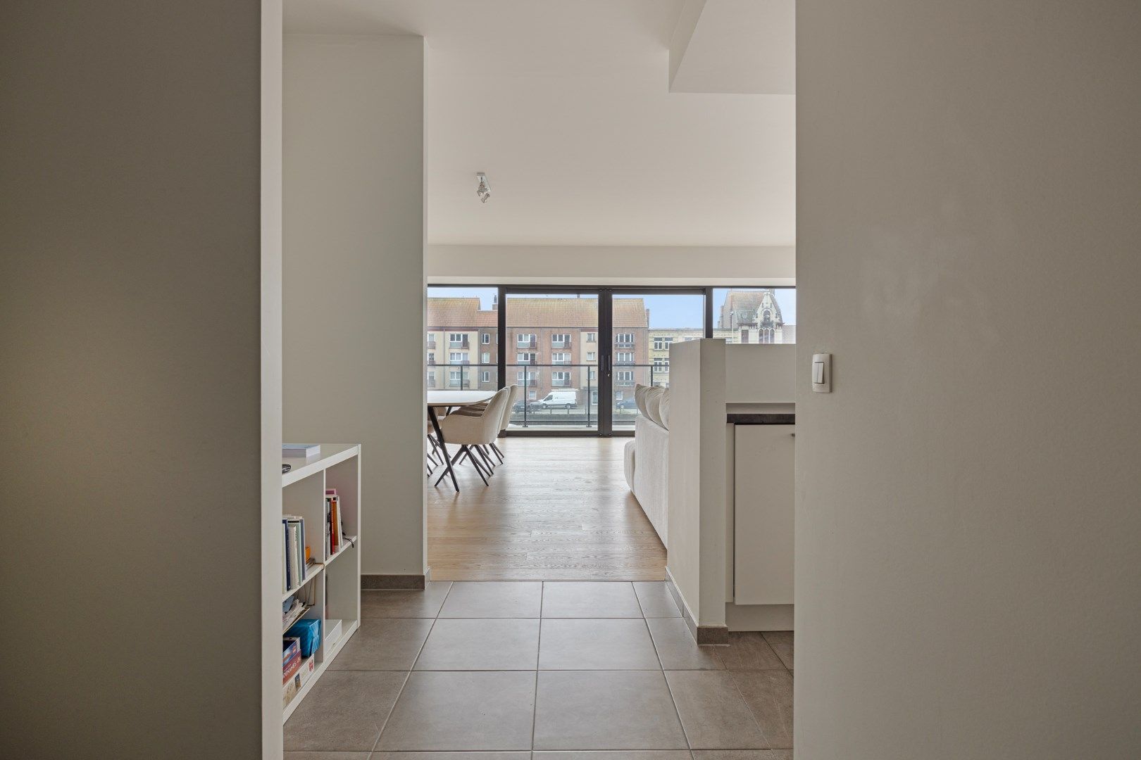 Hoekappartement met zich op water, zuidgericht terras en 2slaapkamers en autostaanplaats foto 5