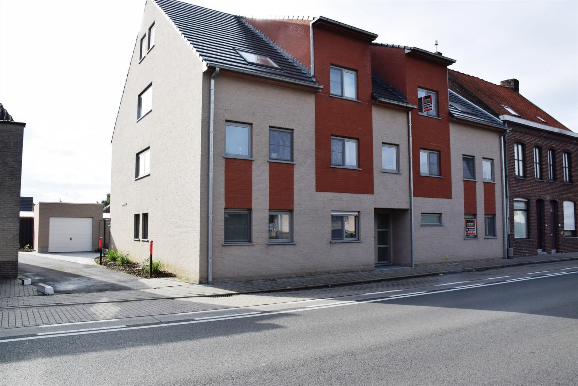 INSTAPKLAAR APPARTEMENT MET TERRAS EN GARAGE foto {{pictureIndex}}