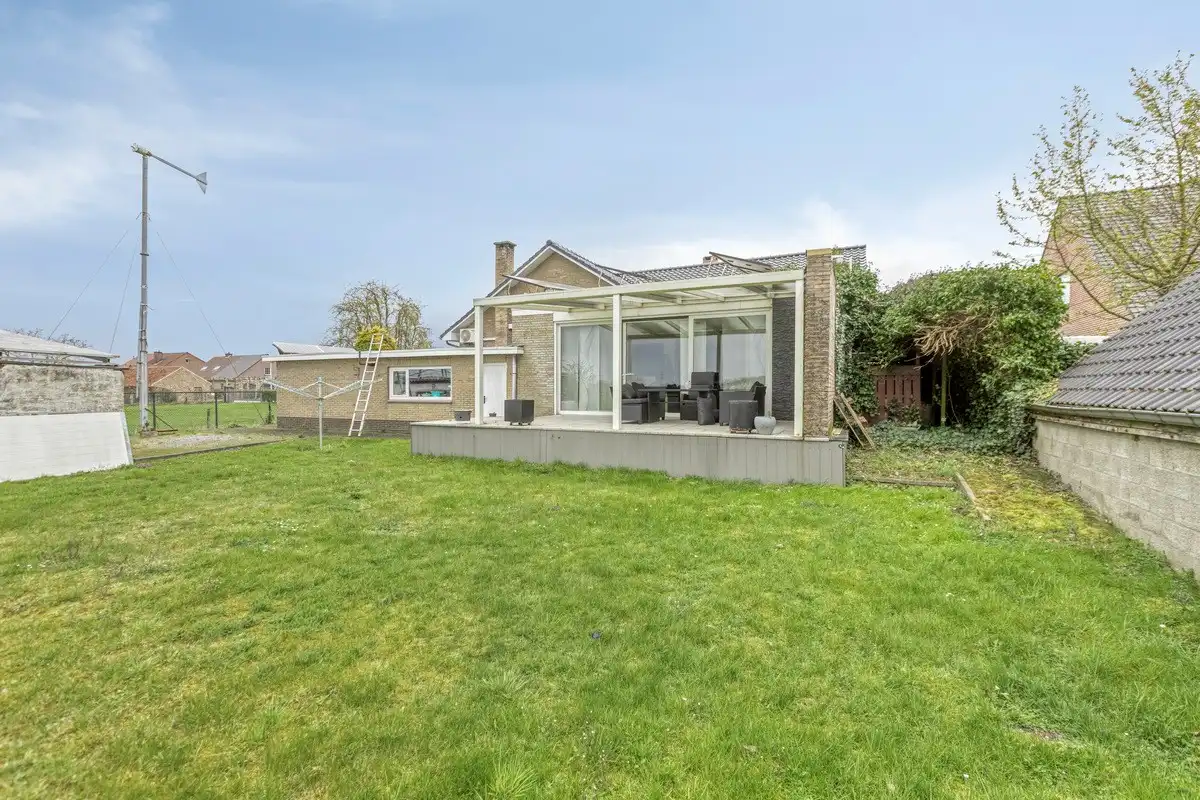 Charmante gezinswoning op ruim perceel foto 45