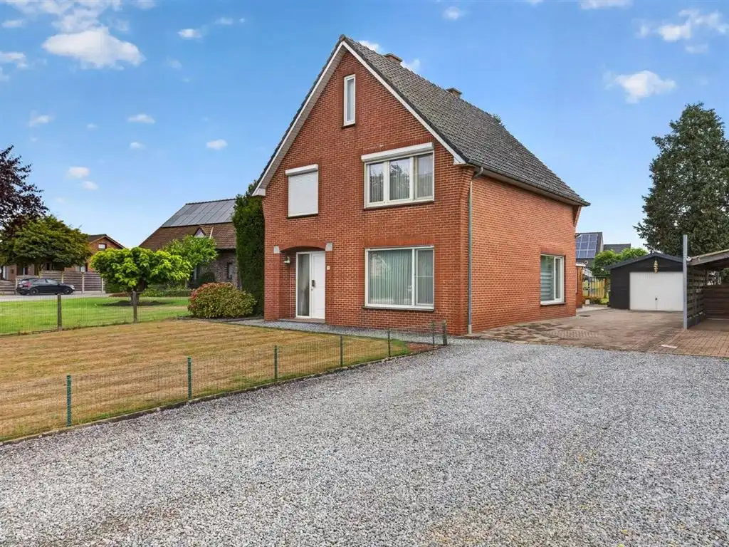 Verzorgde, vrijstaande woning, op te frissen naar eigen smaak foto 3