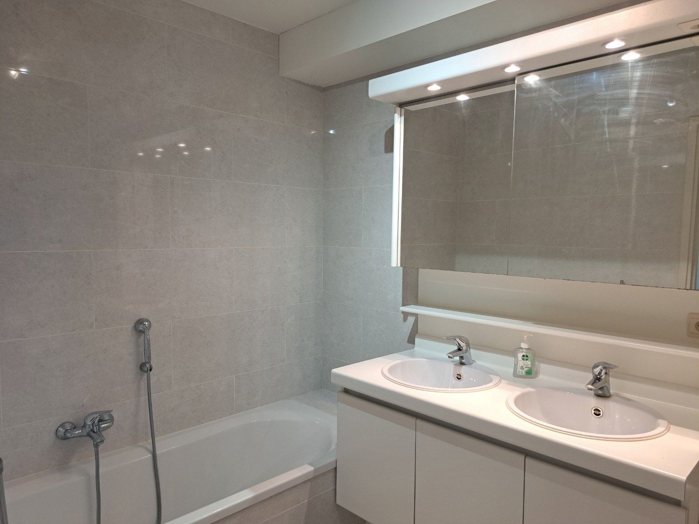 RUIM VERZORGD  HOEKAPPARTEMENT IN VILLA RESIDENTIE OP WANDELAFSTAND VAN HET STRAND  foto 14