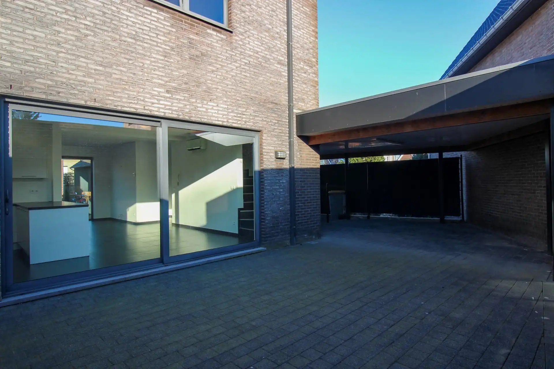 Instapklare gezinswoning met 3 slaapkamers, carport en onderhoudsvriendelijke tuin in het hart van Uikhoven! foto 16