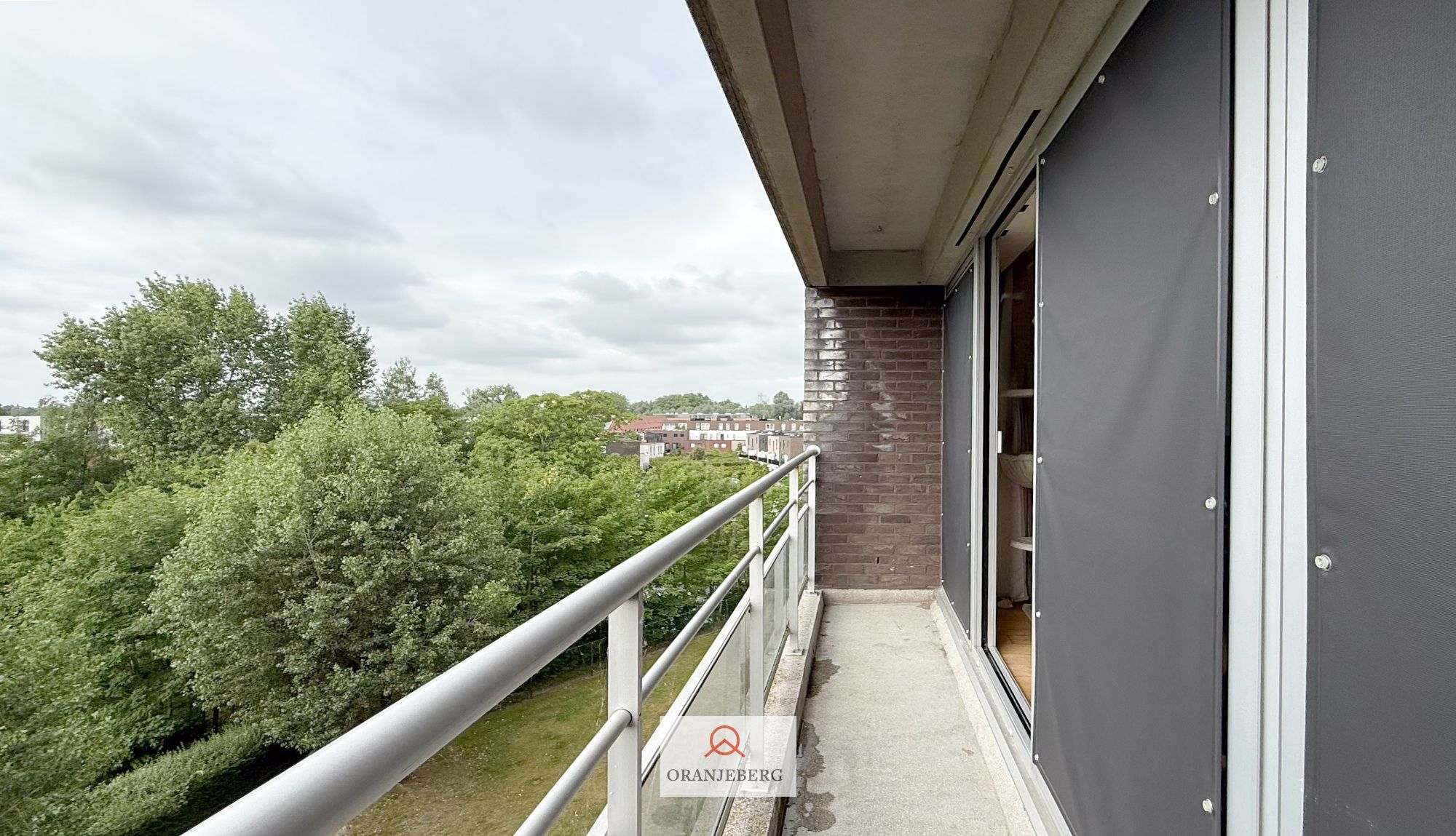 één slpk app met open zicht op het groen  en water foto 20