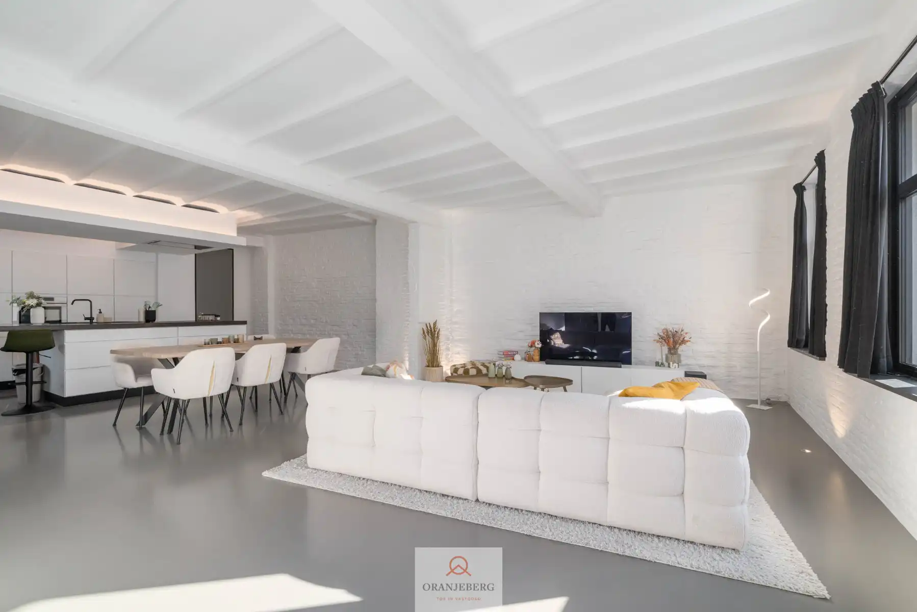 Uniek appartement in historisch gebouw foto 2