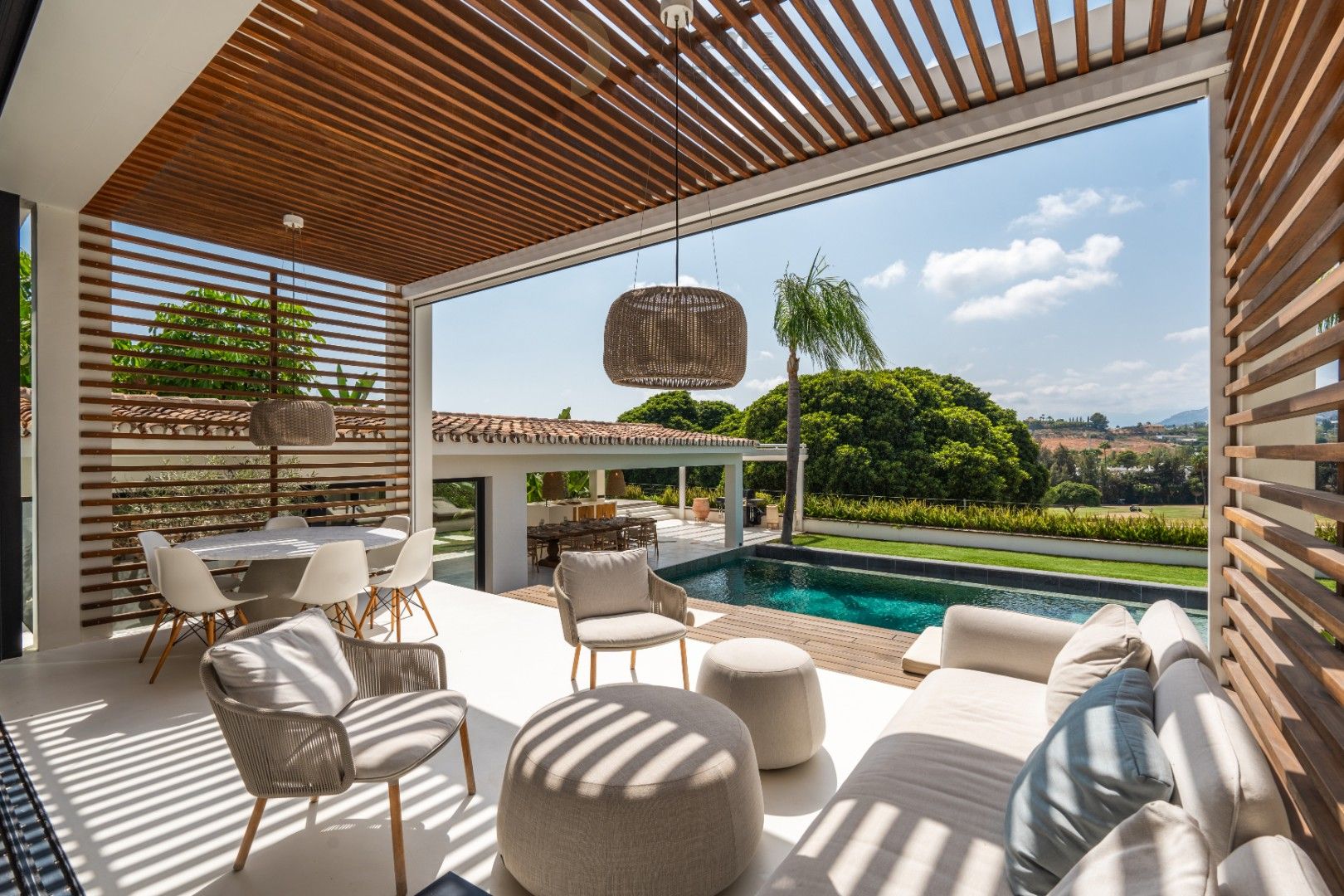Unieke eerstelijns golfvilla in een exclusieve 'gated community' te Nueva Andalucia foto 9