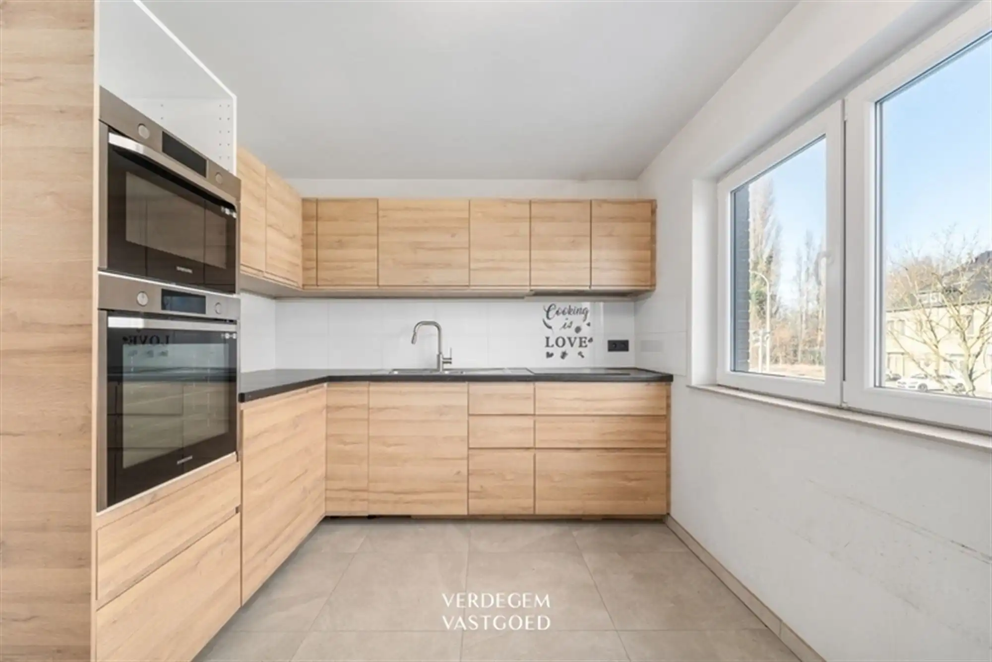 Handelsruimte (284m²) met zonnig appartement (100m²) op strategische ligging foto 14